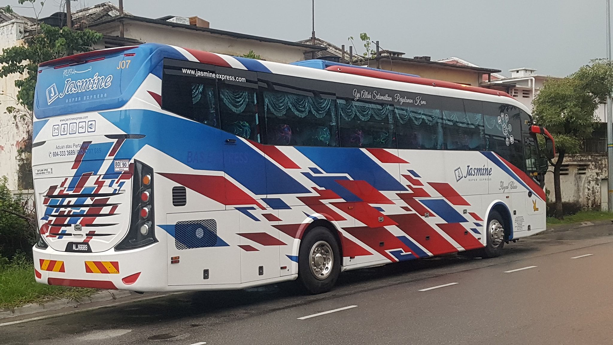 di xhuyeren bằng xe bus ở malaysia