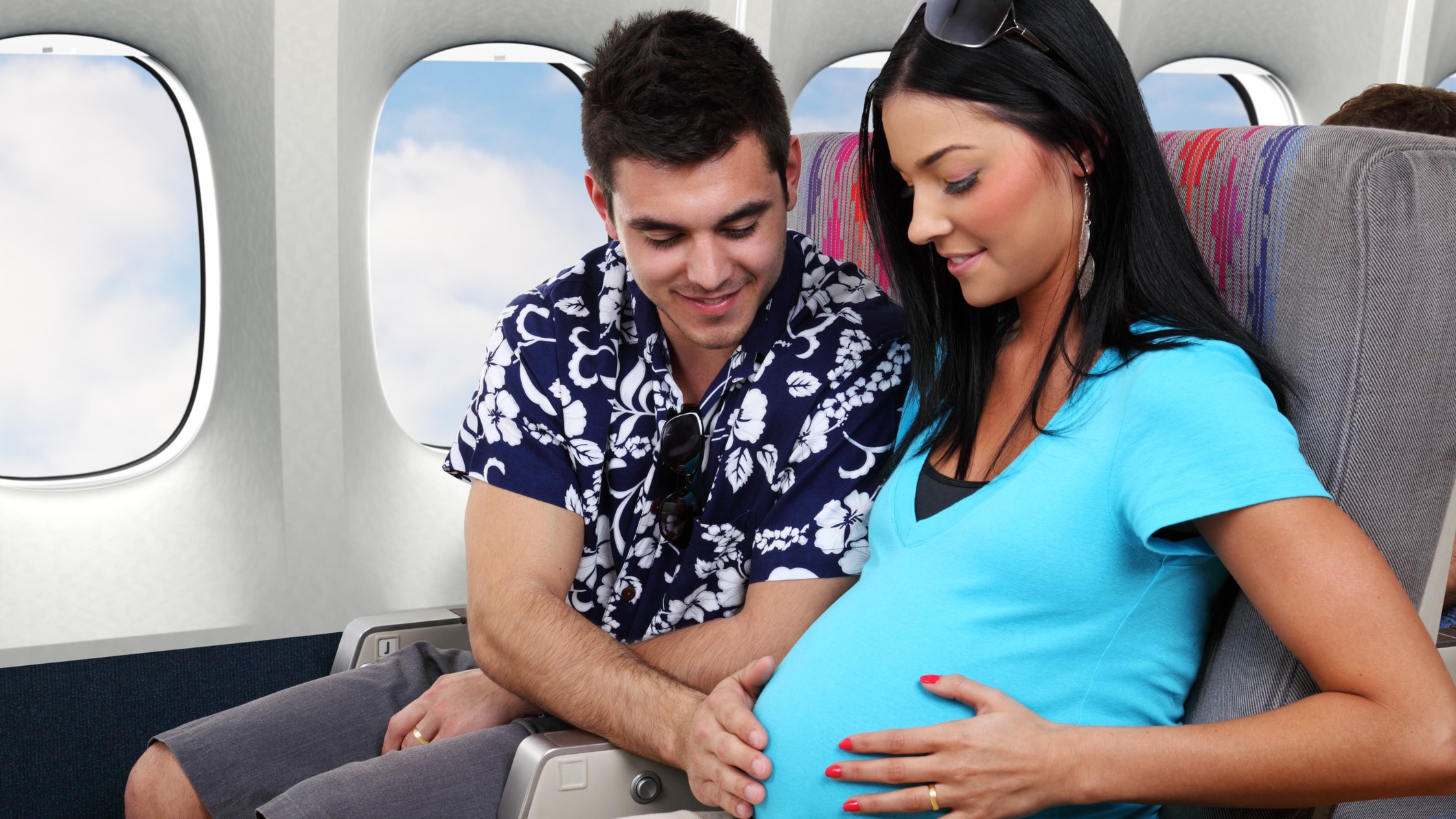 có thai có đi được máy bay không?